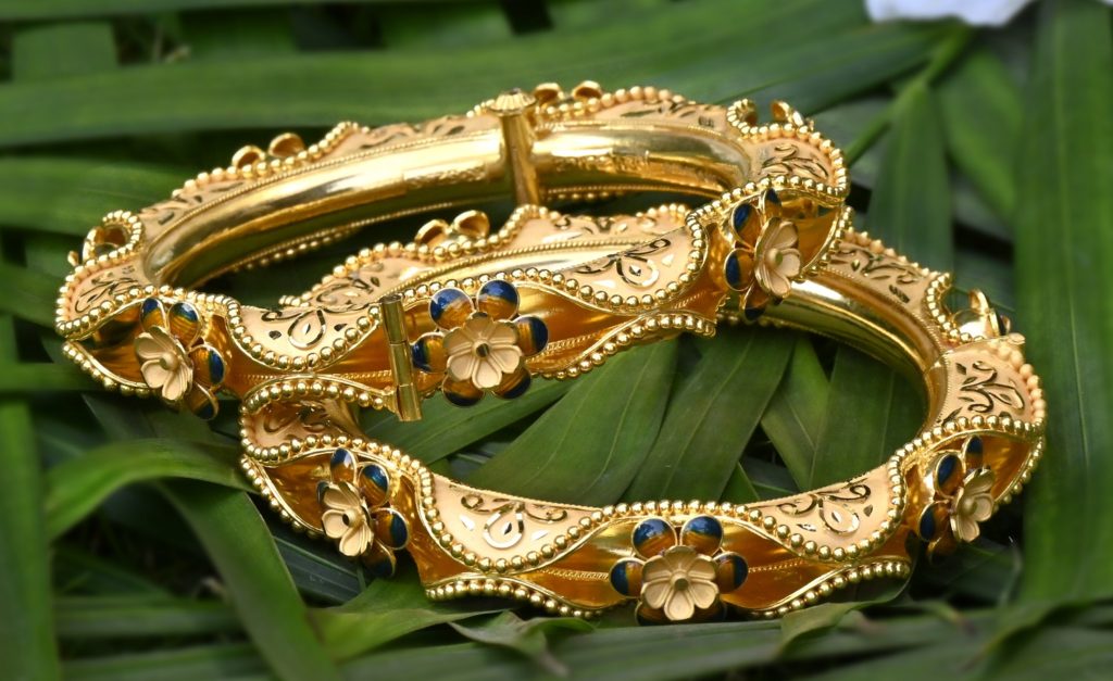 Senco Gold & Diamonds launches Bangle Utsav - Heera Zhaveraat